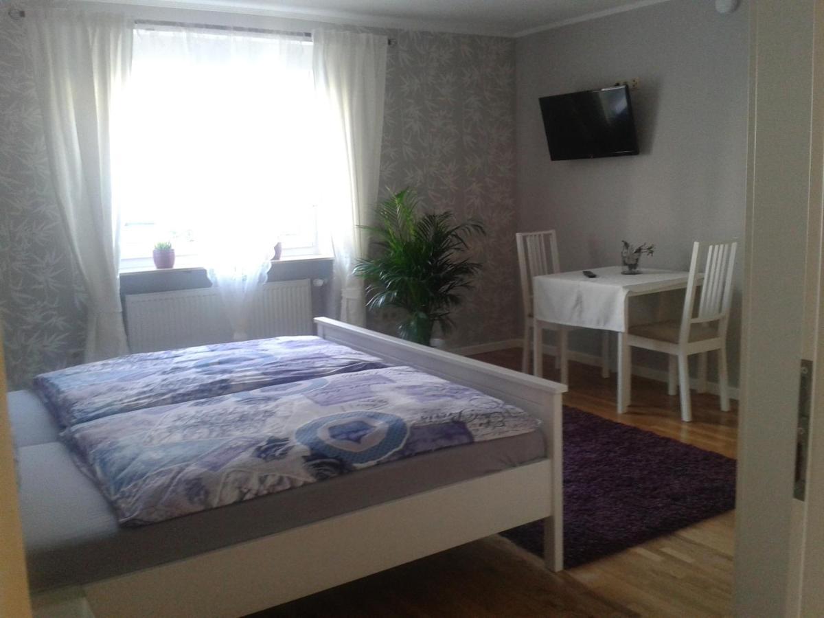 Apartamento Ades Haus - wenn's gemütlich sein darf! Überherrn Exterior foto