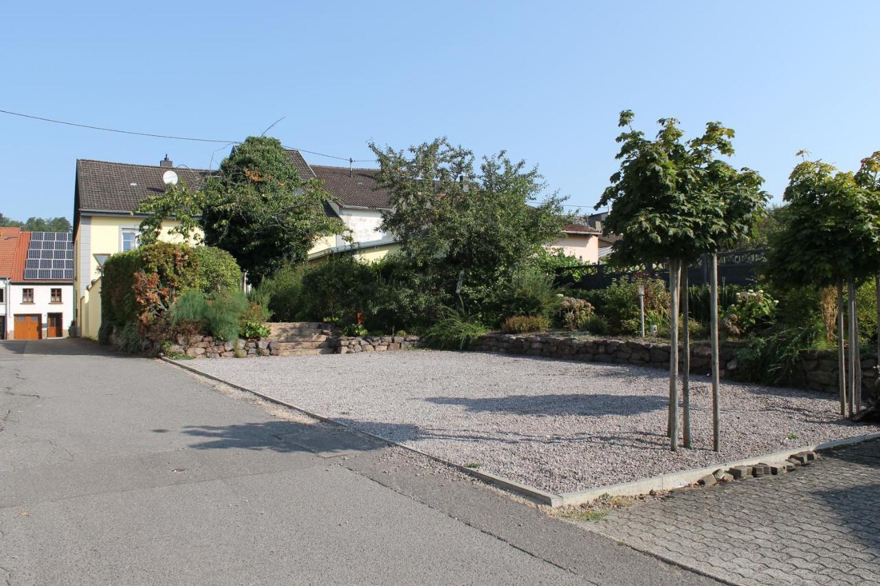 Apartamento Ades Haus - wenn's gemütlich sein darf! Überherrn Exterior foto