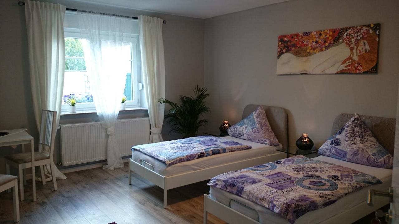 Apartamento Ades Haus - wenn's gemütlich sein darf! Überherrn Exterior foto